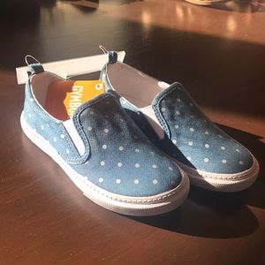 Girls slip on canvas shoes